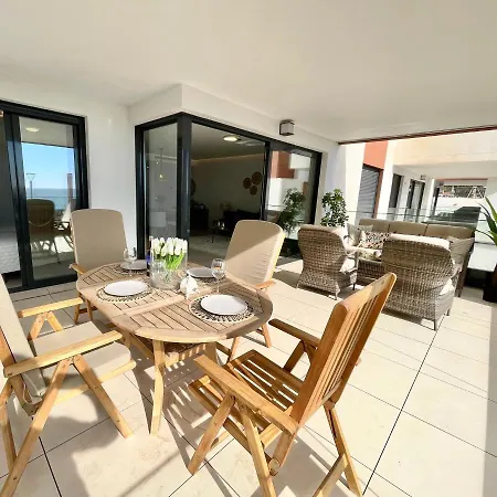 Luxury 3 Bedroom 300m From The