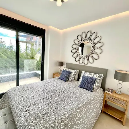 Luxury 3 Bedroom 300m From The *