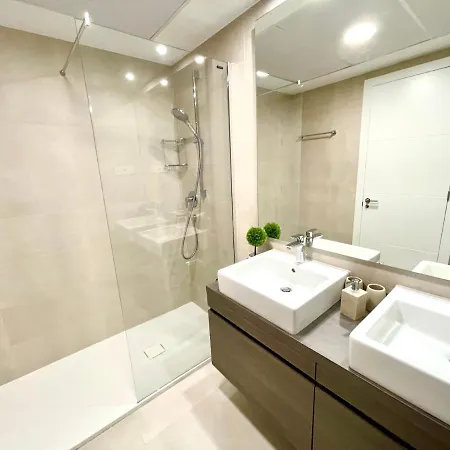 公寓 Luxury 3 Bedroom 300m From The *