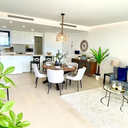 Apartment Luxury 3 Bedroom 300m From The *