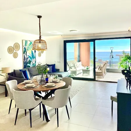 Luxury 3 Bedroom 300m From The * Фуенхірола