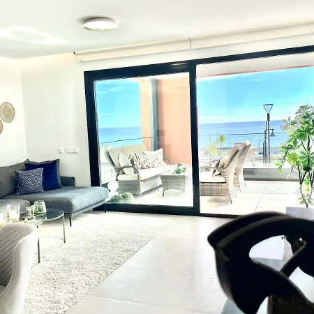 Luxury 3 Bedroom 300m From The Appartement *