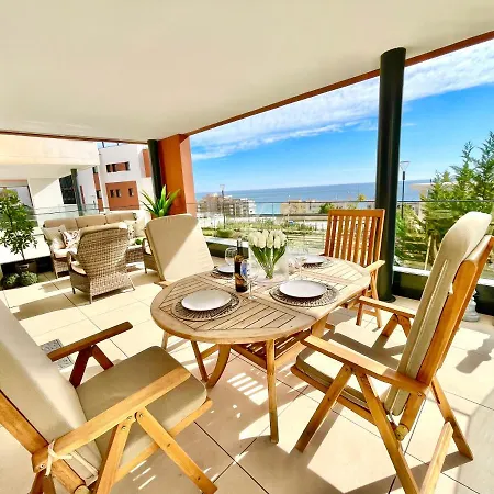 Luxury 3 Bedroom 300m From The *