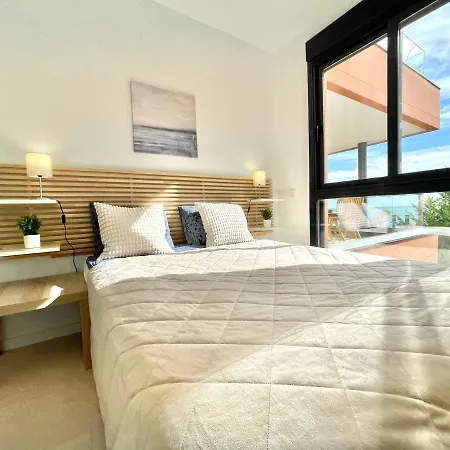 Luxury 3 Bedroom 300m From The *