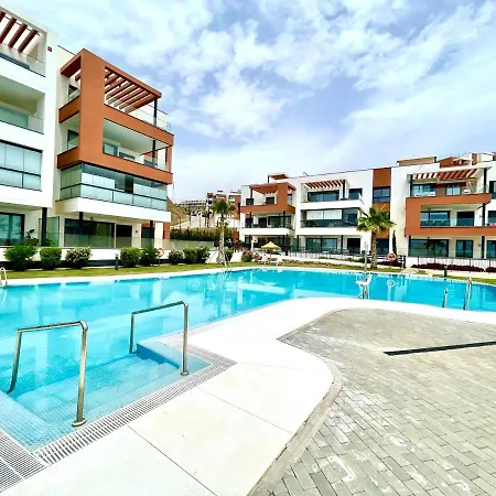 Luxury 3 Bedroom 300m From The Fuengirola