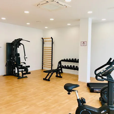 Luxury 3 Bedroom 300m From The 푸엔히롤라