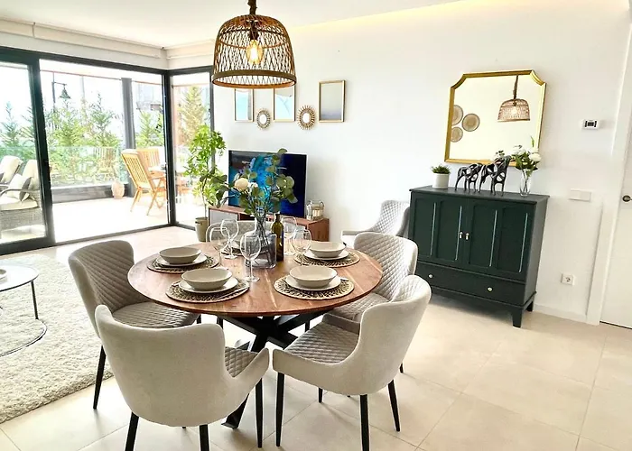 Luxury 3 Bedroom 300m From The