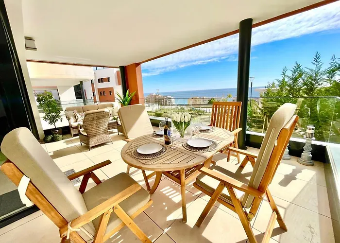 Luxury 3 Bedroom 300m From The *