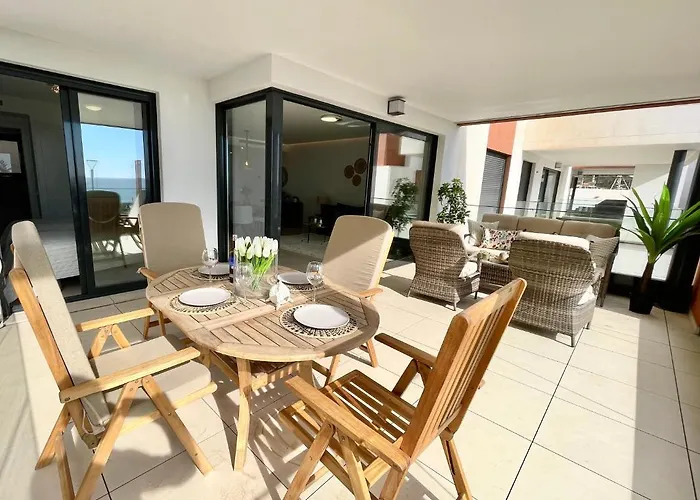 Luxury 3 Bedroom 300m From The