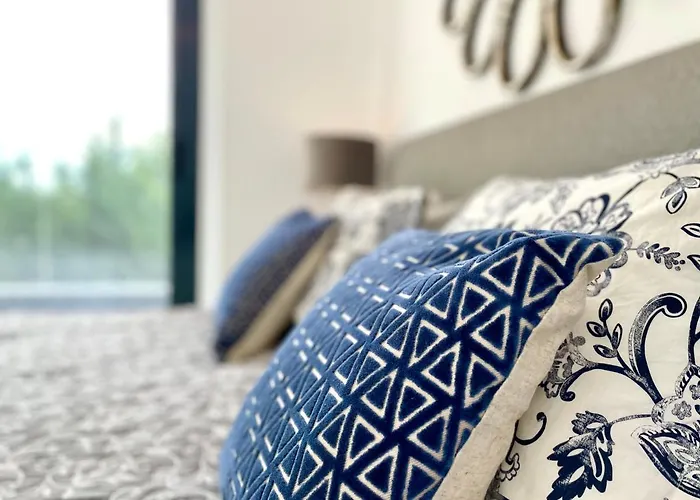 Luxury 3 Bedroom 300m From The Appartement