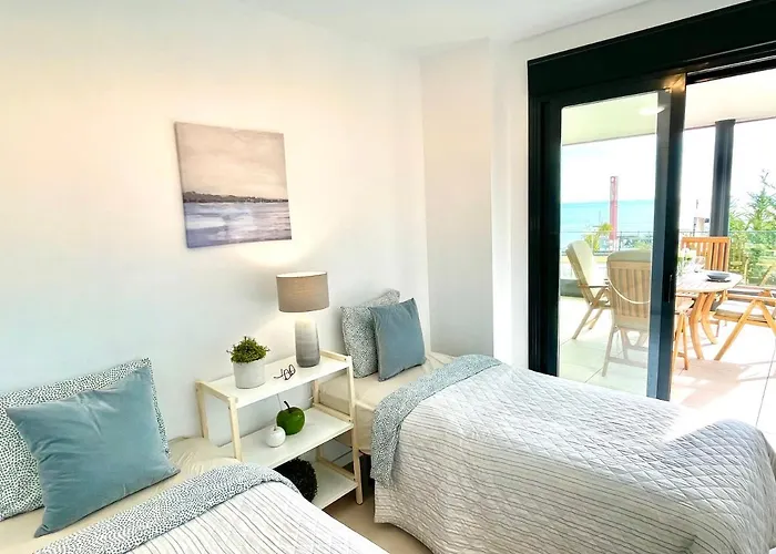 Luxury 3 Bedroom 300m From The