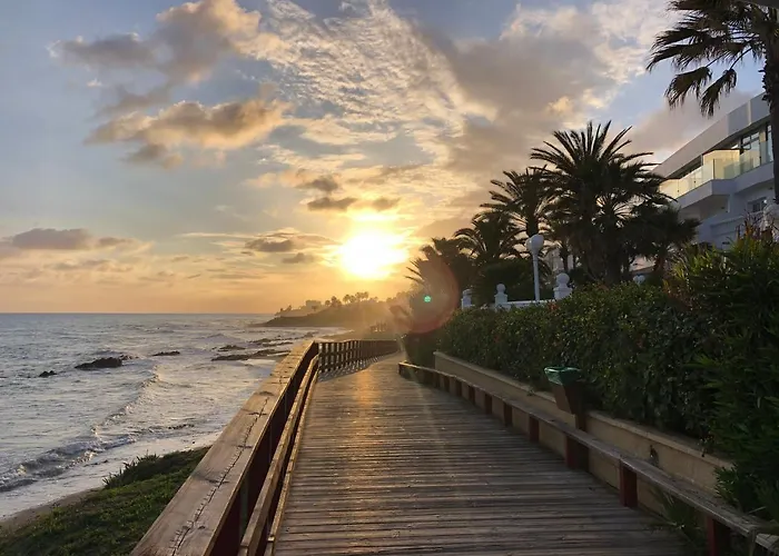 Luxury 3 Bedroom 300m From The * Fuengirola