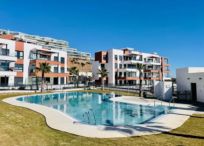 Luxury 3 Bedroom 300m From The