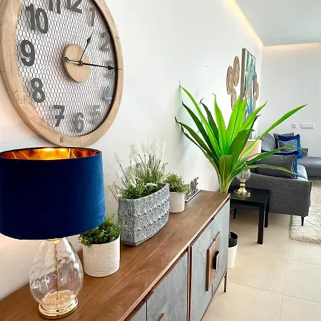 Apartmán Luxury 3 Bedroom 300m From The *