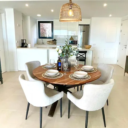 Luxury 3 Bedroom 300m From The *