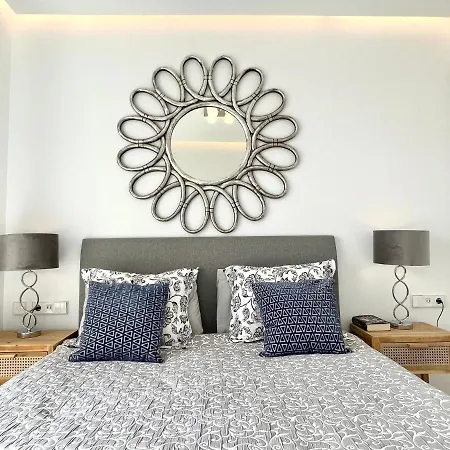 Luxury 3 Bedroom 300m From The