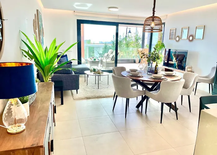 Luxury 3 Bedroom 300m From The דירה פואנגירולה