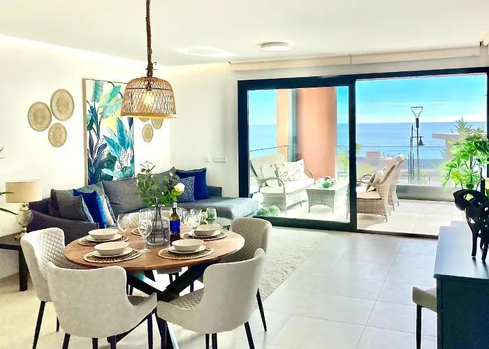 Luxury 3 Bedroom 300m From The * פואנגירולה