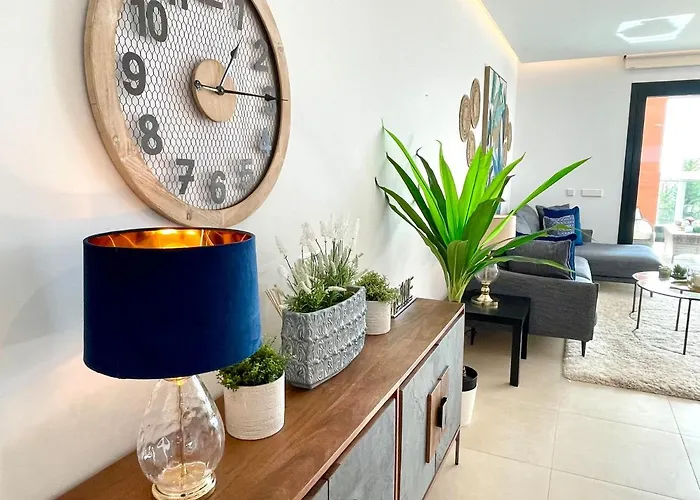 דירה Luxury 3 Bedroom 300m From The *