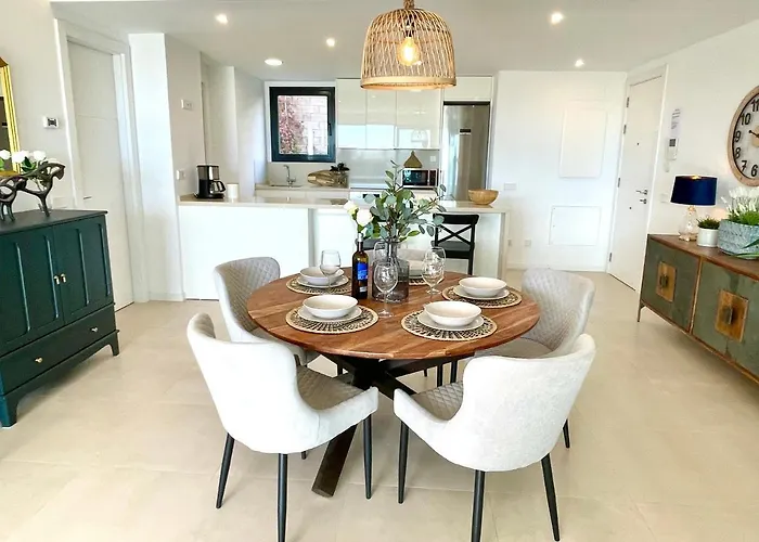 Luxury 3 Bedroom 300m From The *