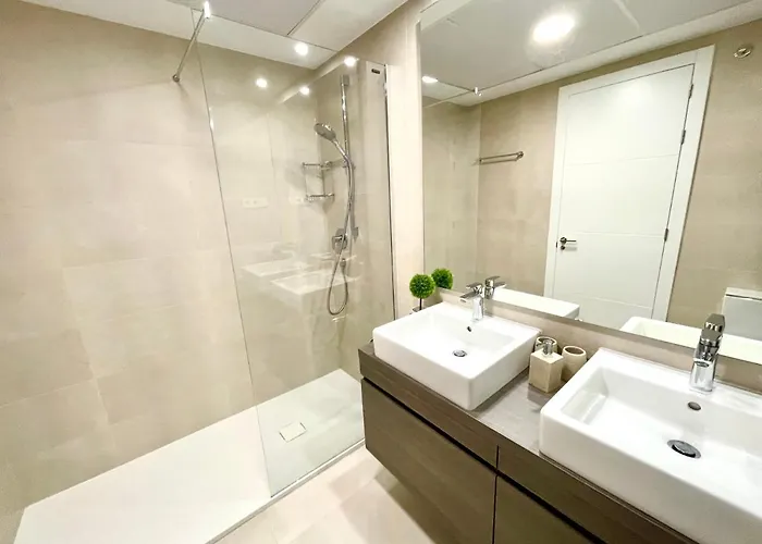 דירה Luxury 3 Bedroom 300m From The *