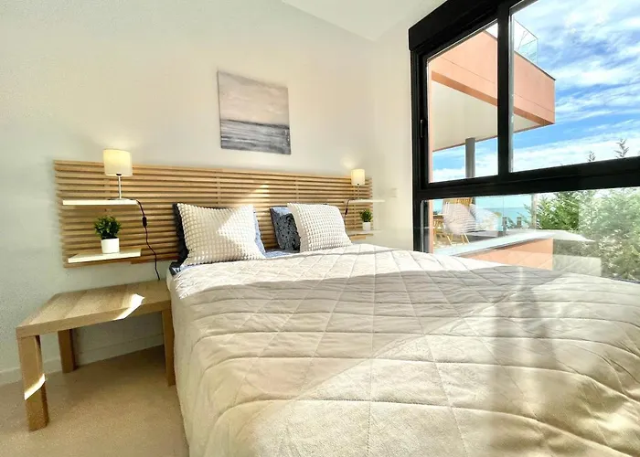 Luxury 3 Bedroom 300m From The *