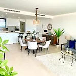 Apartment Luxury 3 Bedroom 300m From The *