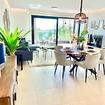 Luxury 3 Bedroom 300m From The Apartment Fuengirola
