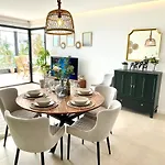 Luxury 3 Bedroom 300m From The