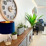 Apartment Luxury 3 Bedroom 300m From The *