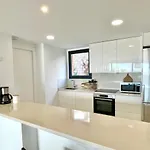 Apartment Luxury 3 Bedroom 300m From The *