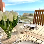Apartment Luxury 3 Bedroom 300m From The *
