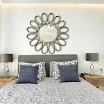 Luxury 3 Bedroom 300m From The