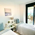 Luxury 3 Bedroom 300m From The